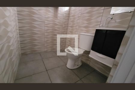 Banheiro de kitnet/studio para alugar com 1 quarto, 42m² em Jardim Aracare, Itaquaquecetuba