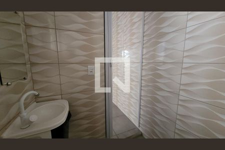 Banheiro de kitnet/studio para alugar com 1 quarto, 42m² em Jardim Aracare, Itaquaquecetuba