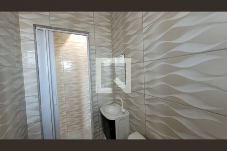 Banheiro de kitnet/studio para alugar com 1 quarto, 42m² em Jardim Aracare, Itaquaquecetuba