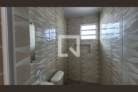 Banheiro de kitnet/studio para alugar com 1 quarto, 42m² em Jardim Aracare, Itaquaquecetuba