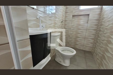 Banheiro de kitnet/studio para alugar com 1 quarto, 42m² em Jardim Aracare, Itaquaquecetuba