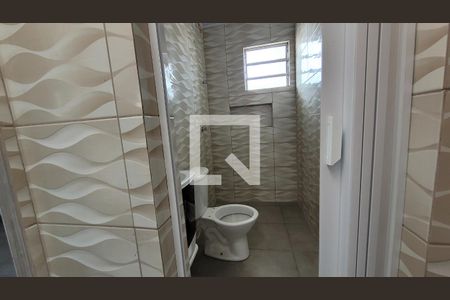 Banheiro de kitnet/studio para alugar com 1 quarto, 42m² em Jardim Aracare, Itaquaquecetuba