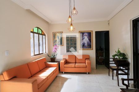 Casa para alugar com 3 quartos, 270m² em Santa Tereza, Belo Horizonte