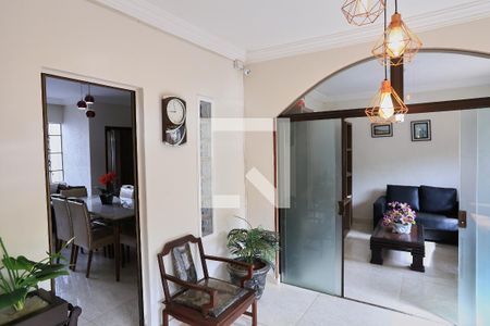 Sala de casa para alugar com 3 quartos, 270m² em Santa Tereza, Belo Horizonte