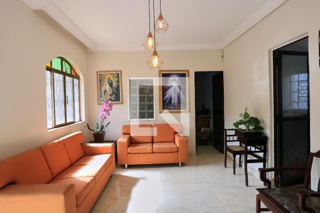 Sala de casa para alugar com 3 quartos, 270m² em Santa Tereza, Belo Horizonte