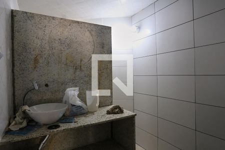 Banheiro de kitnet/studio para alugar com 1 quarto, 40m² em Mangabeiras, Belo Horizonte