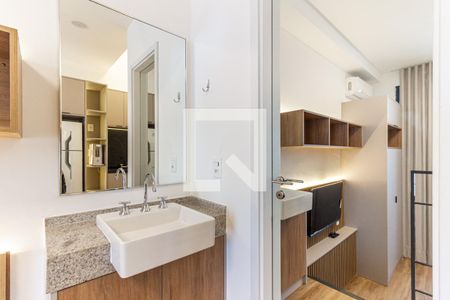Banheiro de kitnet/studio para alugar com 1 quarto, 24m² em Higienópolis, São Paulo