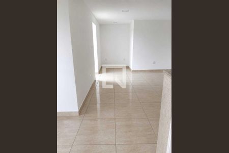 Sala de apartamento para alugar com 2 quartos, 42m² em Itacolomi, Rio de Janeiro