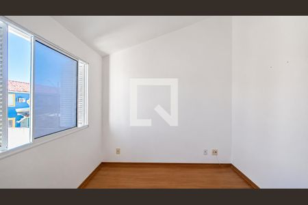 Quarto de casa de condomínio para alugar com 2 quartos, 69m² em Humaitá, Porto Alegre
