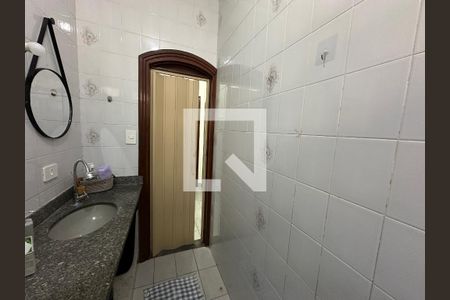 Banheiro de apartamento para alugar com 1 quarto, 50m² em Itararé, São Vicente