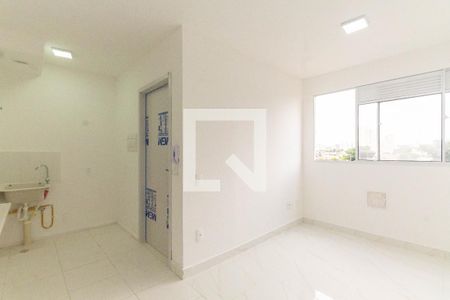 Sala/Cozinha e Área de Serviço de apartamento para alugar com 2 quartos, 32m² em Vila California, São Paulo