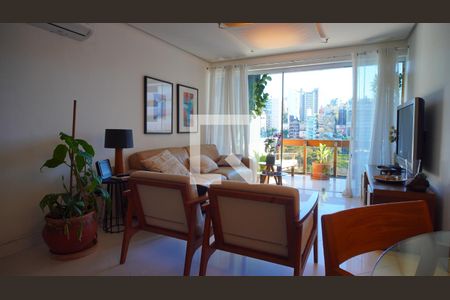 Sala  de apartamento para alugar com 4 quartos, 200m² em Petrópolis, Porto Alegre
