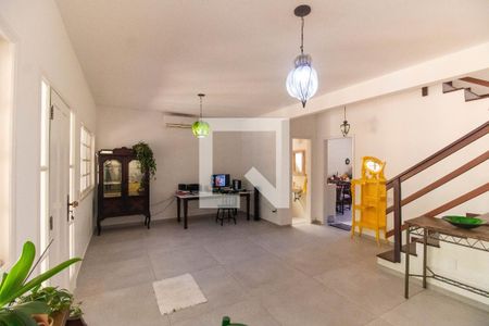 Sala de casa de condomínio à venda com 3 quartos, 150m² em Maria Paula, Niterói