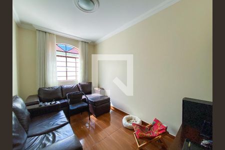 Casa à venda com 5 quartos, 360m² em Palmeiras, Belo Horizonte