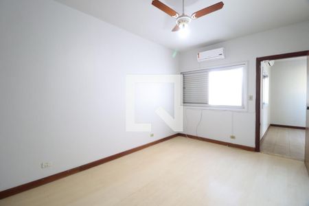 Quarto 1 de apartamento para alugar com 3 quartos, 230m² em Saraiva, Uberlândia