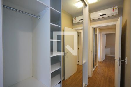 Suite armário  de apartamento para alugar com 3 quartos, 101m² em Coqueiros, Florianópolis