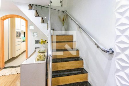 Escada  de casa à venda com 2 quartos, 80m² em Casa Grande, Diadema
