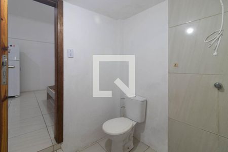 Banheiro de kitnet/studio para alugar com 1 quarto, 35m² em Santo Antônio, Porto Alegre