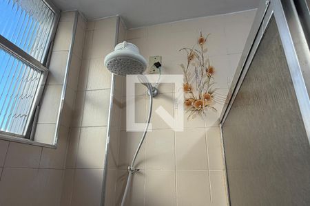 Banheiro e Área de serviço de kitnet/studio para alugar com 1 quarto, 30m² em Gonzaga, Santos