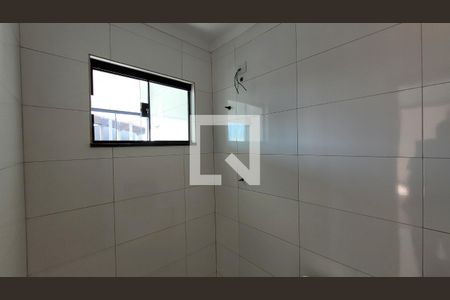 Banheiro de kitnet/studio para alugar com 1 quarto, 42m² em Jardim Napoli I, Itaquaquecetuba