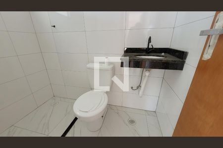 Banheiro de kitnet/studio para alugar com 1 quarto, 42m² em Jardim Napoli I, Itaquaquecetuba