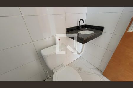 Banheiro de kitnet/studio para alugar com 1 quarto, 42m² em Jardim Napoli I, Itaquaquecetuba