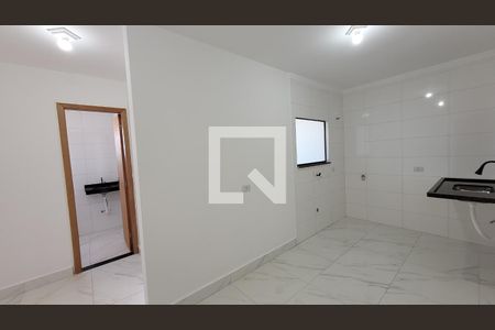 Cozinha e Área de Serviço de kitnet/studio para alugar com 1 quarto, 32m² em Jardim Napoli I, Itaquaquecetuba