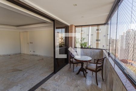 Apartamento para alugar com 4 quartos, 250m² em Lourdes, Belo Horizonte