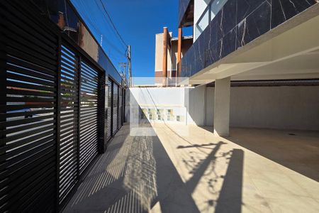 Garagem de casa de condomínio para alugar com 2 quartos, 72m² em Jardim Imperador, Praia Grande