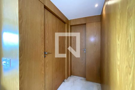 Hall de entrada de apartamento à venda com 3 quartos, 180m² em Serra, Belo Horizonte