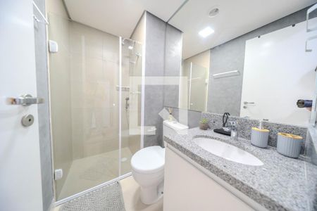 Banheiro de kitnet/studio para alugar com 1 quarto, 23m² em Consolação, São Paulo