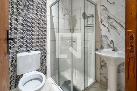 Banheiro de casa de condomínio para alugar com 1 quarto, 48m² em Cidade Ocian, Praia Grande