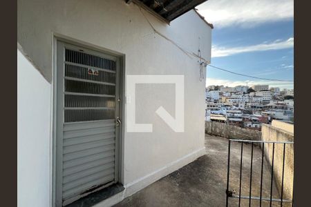 Porta de entrada pela Sala de casa para alugar com 3 quartos, 78m² em Manoel Honório, Juiz de Fora