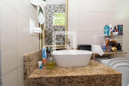 Banheiro de casa para alugar com 2 quartos, 85m² em Solar do Barreiro, Belo Horizonte