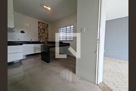 Cozinha de casa para alugar com 3 quartos, 155m² em Parque Recreio, Contagem