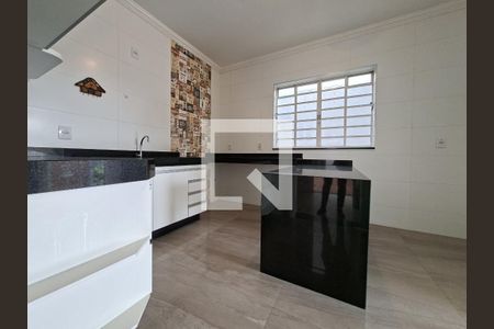 Cozinha de casa para alugar com 3 quartos, 155m² em Parque Recreio, Contagem