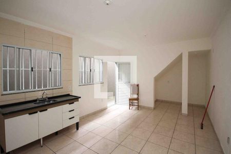 Sala e cozinha de apartamento para alugar com 2 quartos, 63m² em Jardim Iva, São Paulo