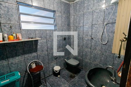 Banheiro 1 de casa à venda com 4 quartos, 200m² em Parque Regina, São Paulo