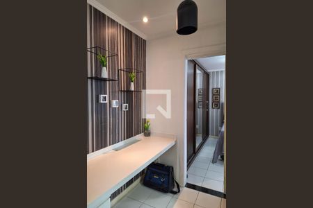 Corredor de apartamento para alugar com 1 quarto, 58m² em Camboinhas, Niterói