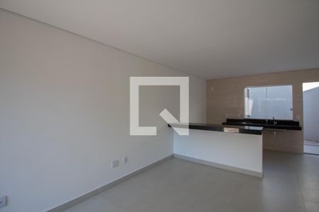 Casa à venda com 2 quartos, 70m² em Parque Xangri-lá, Contagem