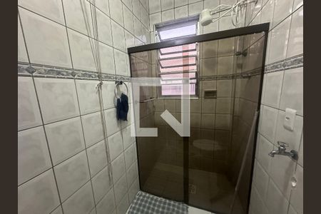 Banheiro de apartamento para alugar com 1 quarto, 32m² em Centro, São Vicente