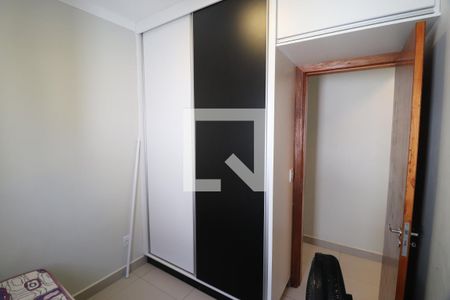 Quarto 1 de apartamento para alugar com 2 quartos, 45m² em Santa Mônica, Uberlândia