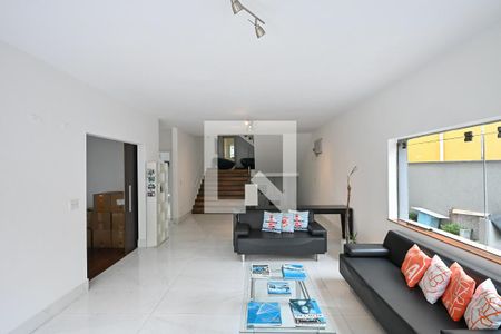 Casa para alugar com 6 quartos, 690m² em Jardim Vitoria Regia (zona Oeste), São Paulo