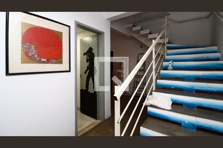 Escada de casa à venda com 8 quartos, 269m² em Vila Ernesto, São Paulo
