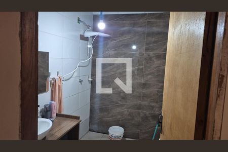 Banheiro de casa de condomínio à venda com 2 quartos, 80m² em Belém Velho, Porto Alegre