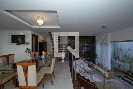 Casa à venda com 4 quartos, 272m² em Santa Lúcia, Belo Horizonte