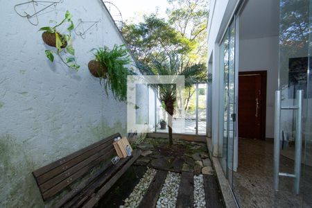 Casa à venda com 4 quartos, 272m² em Santa Lúcia, Belo Horizonte
