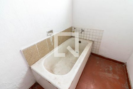 Banheiro de casa à venda com 2 quartos, 70m² em Vila Vitorio Mazzei, São Paulo