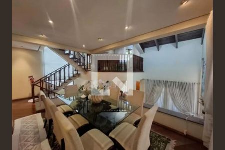 Casa à venda com 3 quartos, 260m² em Jardim Textil, São Paulo