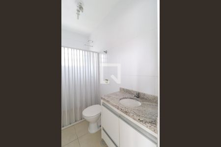 Banheiro social de casa para alugar com 2 quartos, 180m² em Parque Novo Mundo, São Paulo